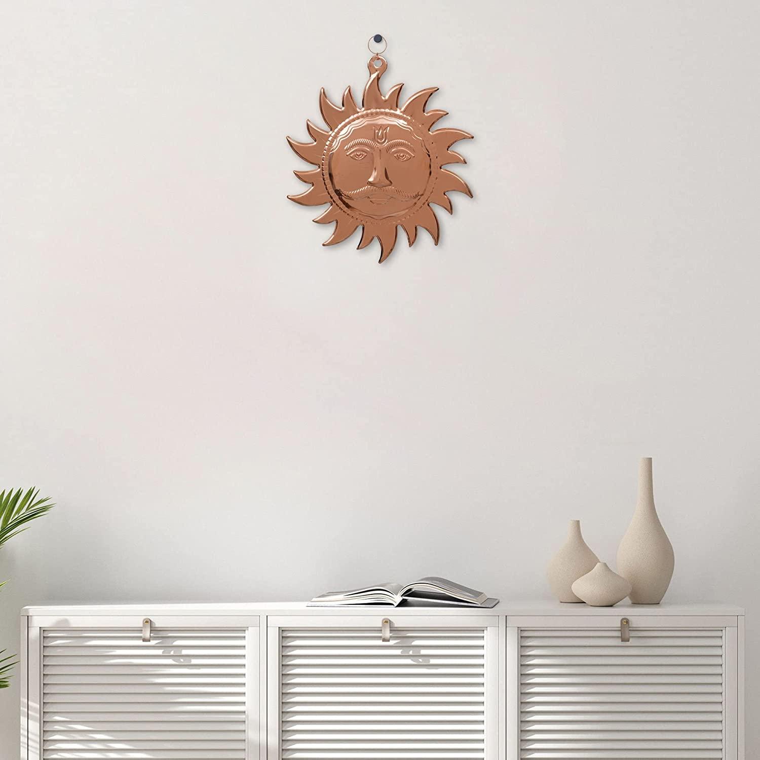 Yantra Surya Narayan premium en cuivre / Visage de Surya en cuivre / Visage de Surya Bhagwan / Surya Narayan Bhagwan / Visage de Surya Vastu / Visage de Soleil Vaastu à suspendre (Taille: 9,5 pouces, Couleur: Marron, Matériau: Cuivre)