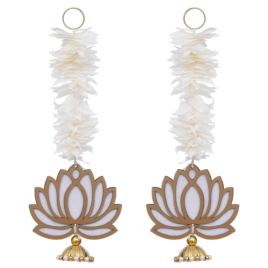 Décoration Murale suspendue Premium Lotus Jaune avec Gajra Blanche | Décoration Suspendue en forme de Lotus | Décoration Murale | Décoration Murale pour Temple Décorations pour la Maison et Diwali (Blanc, Or)