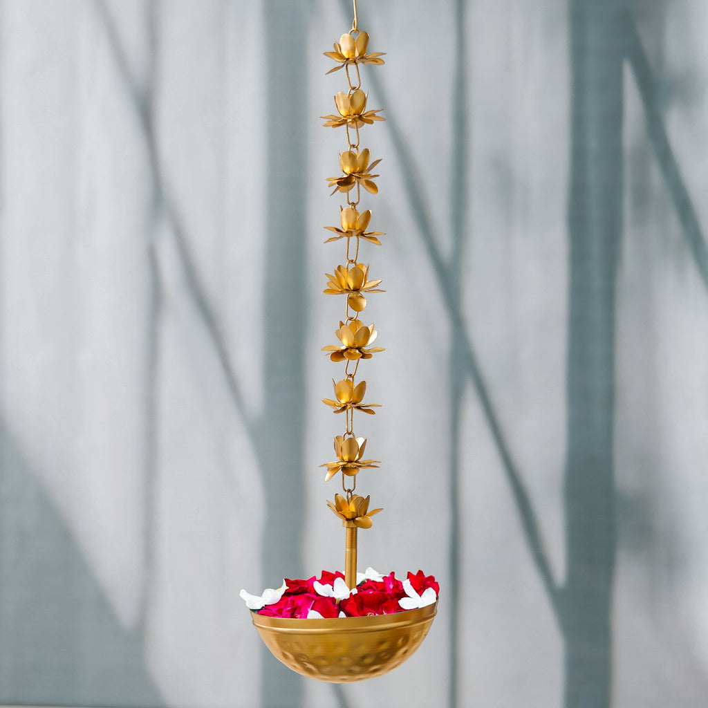 Coupe Urli Suspendue Décorative Florale en Forme de Lotus de Qualité Supérieure pour la Décoration de Diwali, Bol Uruli en Métal à Suspendre Cadeau de Diwali, Uruli pour la Décoration Intérieure (60 cm)