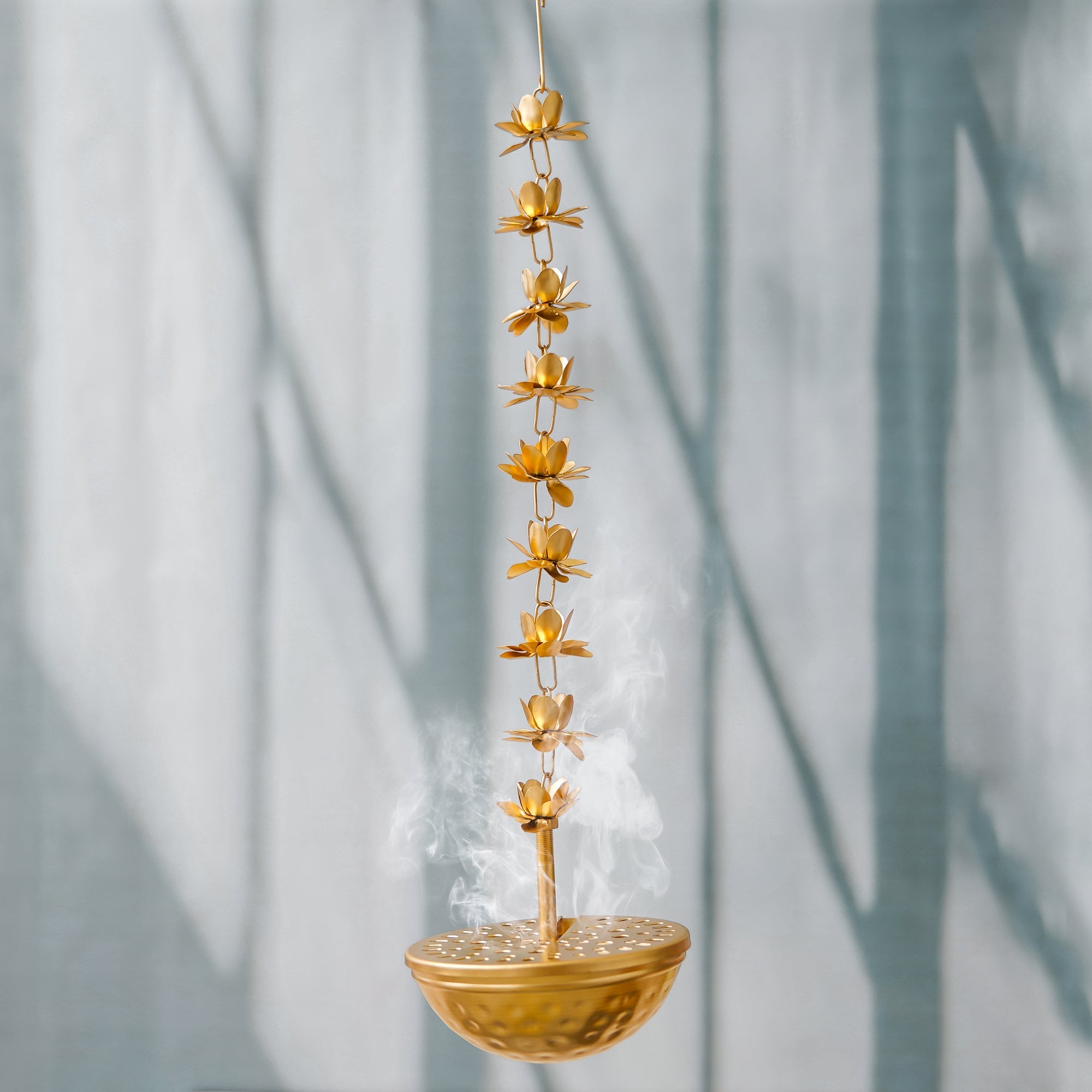 Coupe Urli Suspendue Décorative Florale en Forme de Lotus de Qualité Supérieure pour la Décoration de Diwali, Bol Uruli en Métal à Suspendre Cadeau de Diwali, Uruli pour la Décoration Intérieure (60 cm)